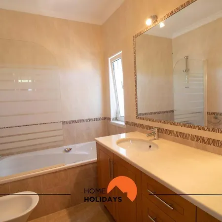 #102 V5 Clube By Holidays