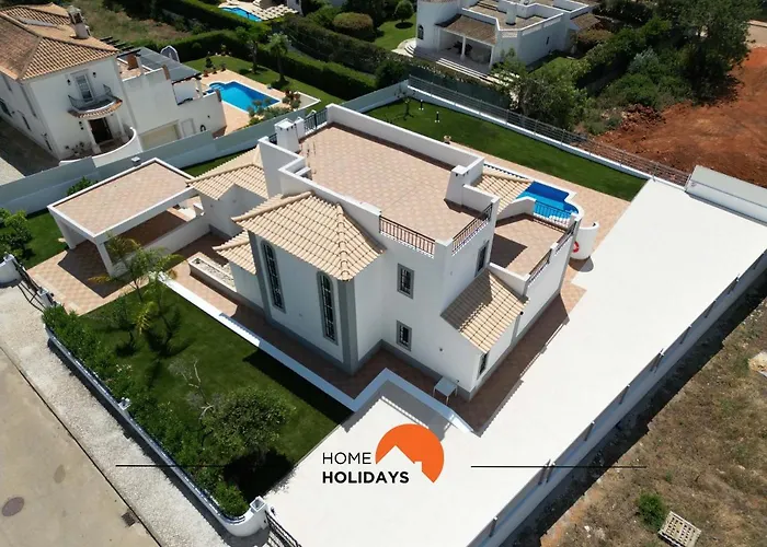 #102 V5 Clube By Holidays