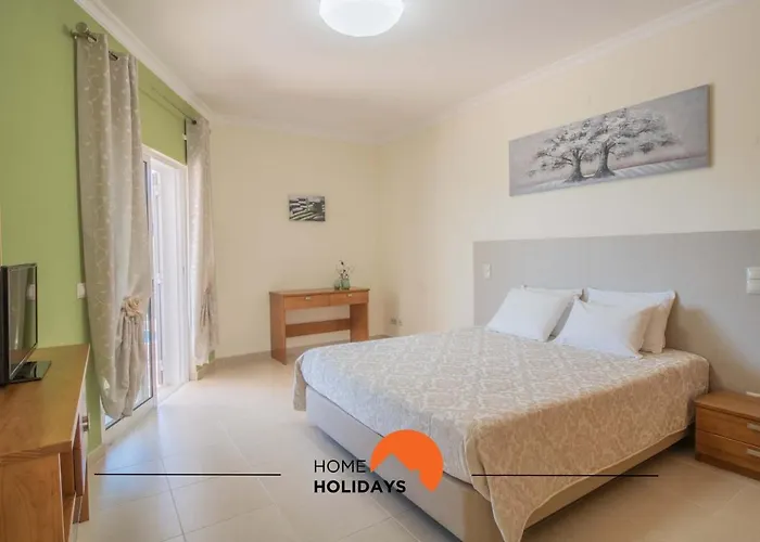 #102 V5 Clube By Holidays