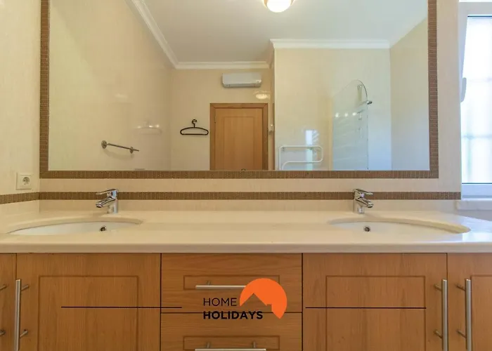 #102 V5 Clube By Holidays Holiday home